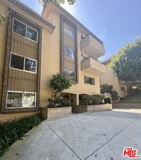 Photo of 6752 Hillpark Drive #303, Los Angeles, CA 90068 (MLS # 25611111) Photo of 6752 Hillpark Drive #303, Los Angeles, CA 90068 (MLS # 25611111)