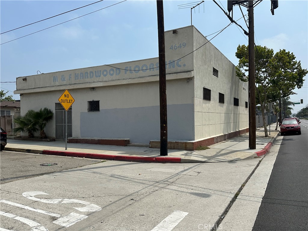 I"m pleased to offer this spacious commercial property located in a prime location. The building consist of 3740 sqft. situated on a 8762 sqft. Lot The property is currently being used as M&F Hardwood floor Inc.
The property features a large office space with 3 separate rooms, 2 halve bathrooms and a full bathroom. The owner will also consider a lease for $7000. a month.