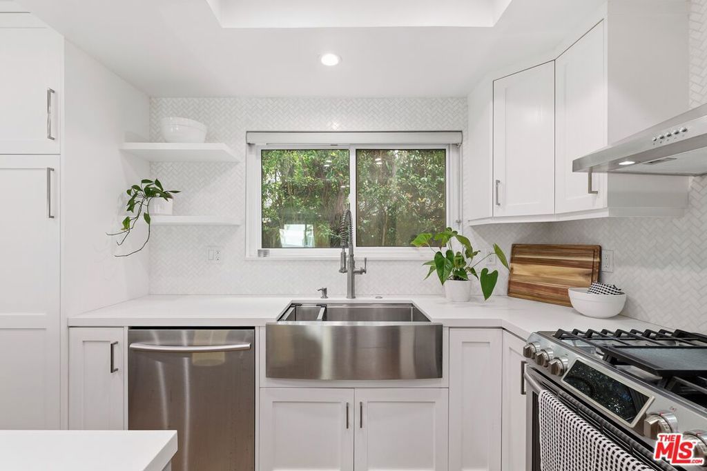 Photo of 910 19th Street #101, Santa Monica, CA 90403 (MLS # 26672411)