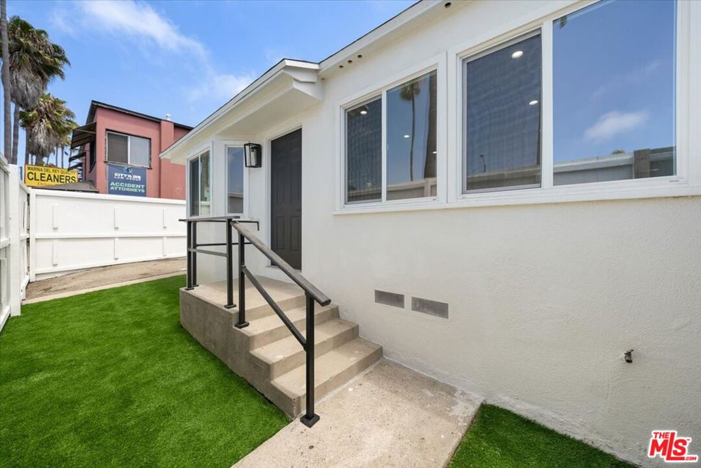 This recently renovated one-bedroom, one-bathroom apartment provides a contemporary living environment ideally suited for individuals prioritizing comfort and convenience. The meticulously updated residence features the added convenience of a combined in-unit washer and dryer, along with a modern stove, refrigerator and dishwasher. Enhancing the property's appeal are both a front and side yard, providing private outdoor space, as well as an assigned parking space. Strategically situated in Marina del Rey, the apartment offers convenient access to the attractions of Venice Beach and Abbot Kinney, as well as a diverse array of dining establishments. This apartment represents a refined and practical living solution in a highly sought-after coastal community.