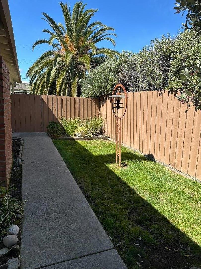 995 Henderson Avenue