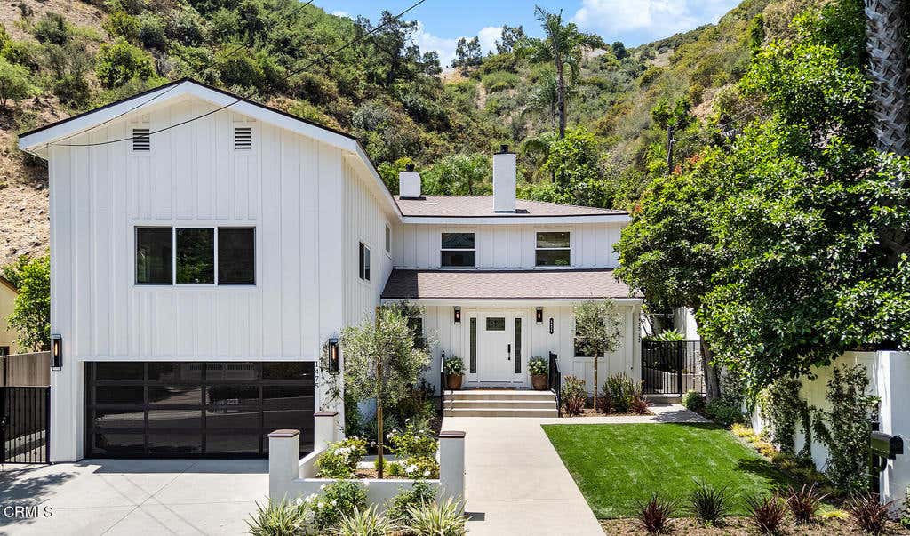 Photo of 1475 N Bundy Drive, Los Angeles, CA 90049 (MLS # P1-27361)