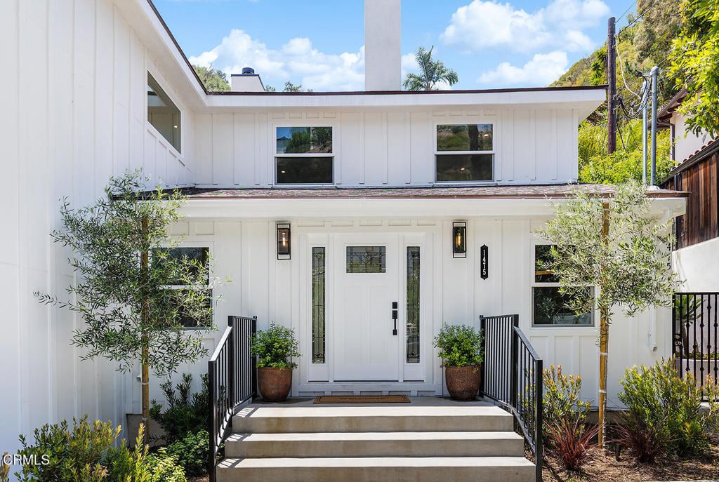 Photo of 1475 N Bundy Drive, Los Angeles, CA 90049 (MLS # P1-27361)