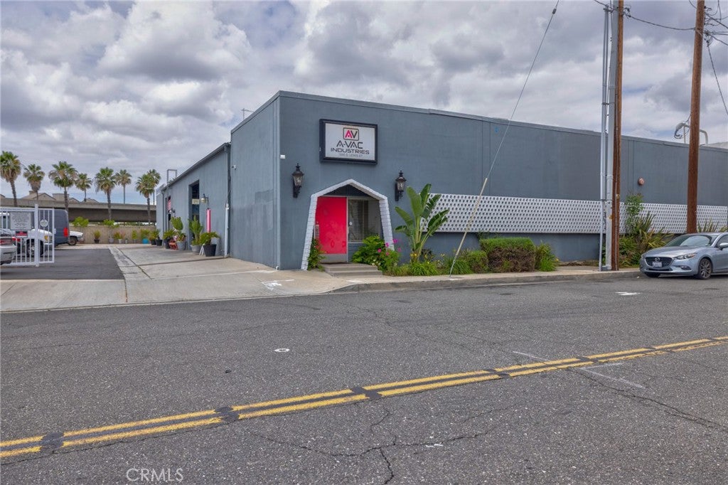 1845 S Lewis