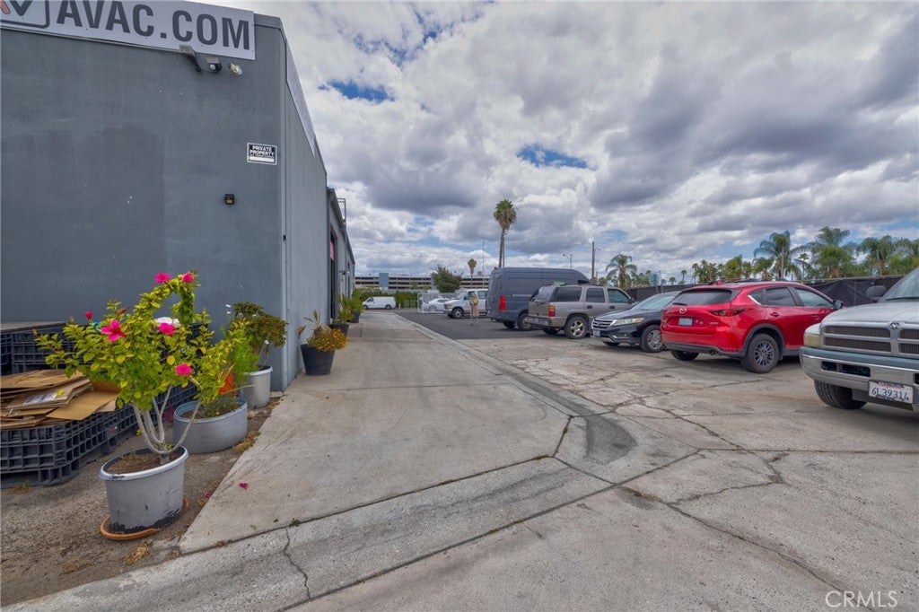 1845 S Lewis
