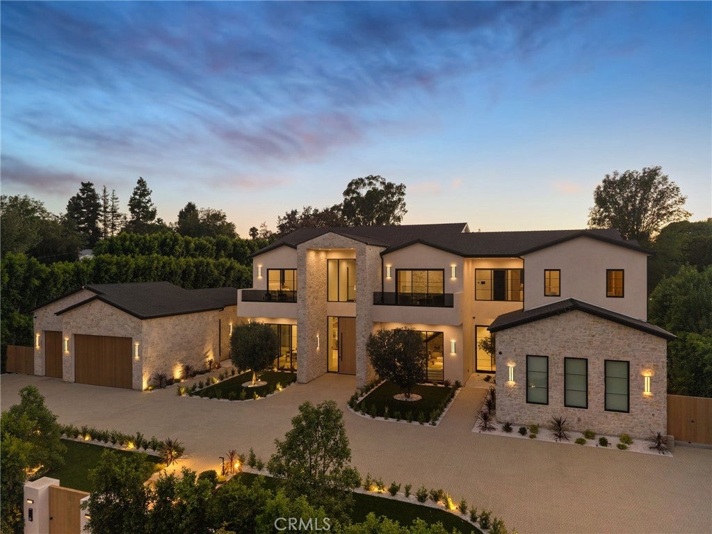 5343 Amestoy Avenue