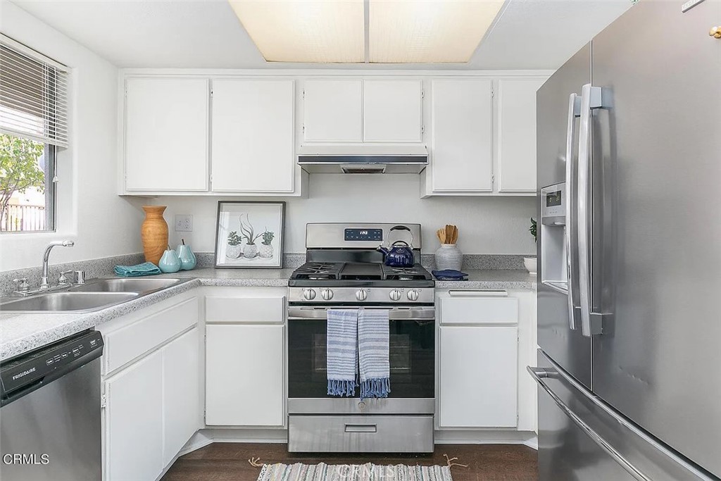 Application before tour
Available: Aug
enjoy brand-new flooring, fresh paint, a sparkling new stove, and dishwasher (paperwork still inside!). Light floods the space, making it feel wonderfully open. The kitchen boasts patio and pool views, stainless appliances, and ample storage. Relax in the charming dining area with its cozy reading bench (extra storage underneath!), or unwind in the spacious formal living room opening to your private balcony. The large primary suite includes a full bath. Enjoy a prime location near PCC, the Rose Bowl, shops, and restaurants, plus a large pool, secure key-fob entry, and two side-by-side parking spaces in the underground garage.