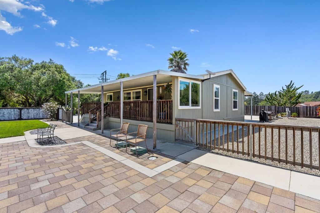 3485 Stable Lane