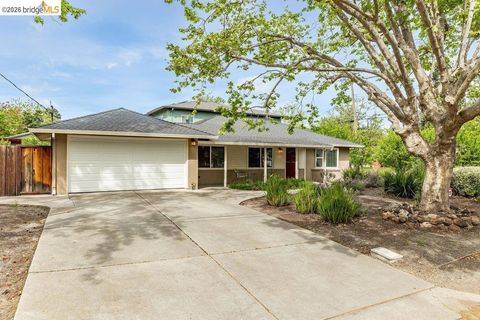Photo of 2020 Elinora Dr Dr, Pleasant Hill, CA 94523 (MLS # 41129366)