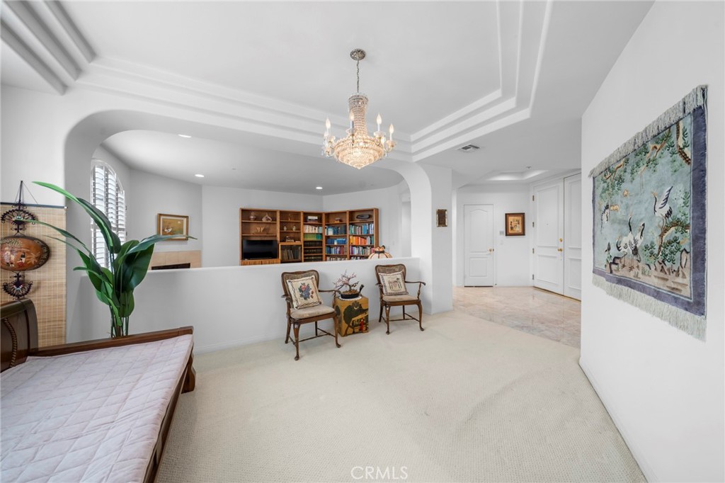 453 S Barrington Avenue 303