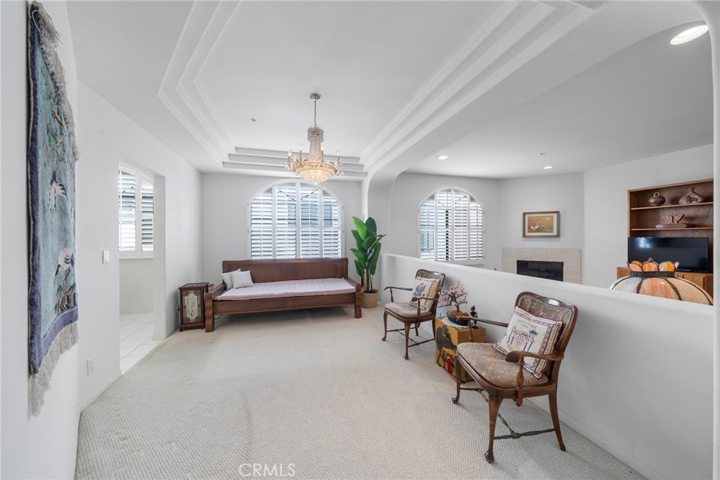453 S Barrington Avenue 303