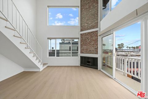 Photo of 10 19th Avenue #7, Venice, CA 90291 (MLS # 26837989)