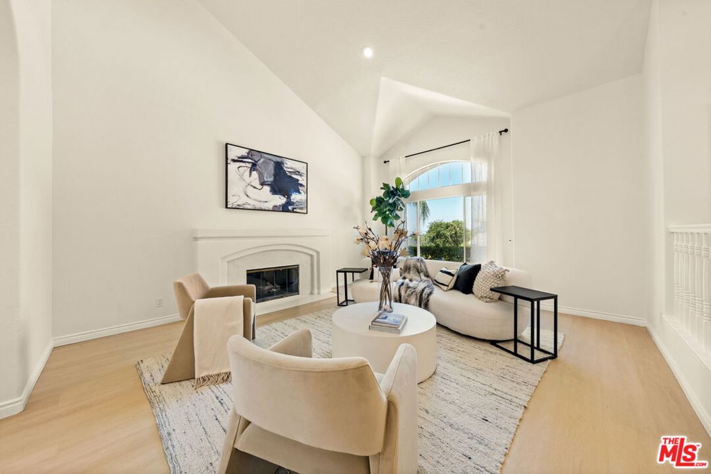 22248 Cairnloch Street