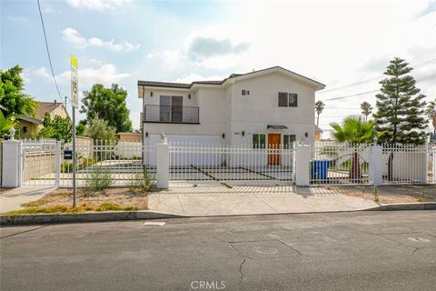 Photo of 7610 Gentry Ave Ave, North Hollywood, CA 91605 (MLS # GD25216258) Photo of 7610 Gentry Ave Ave, North Hollywood, CA 91605 (MLS # GD25216258)