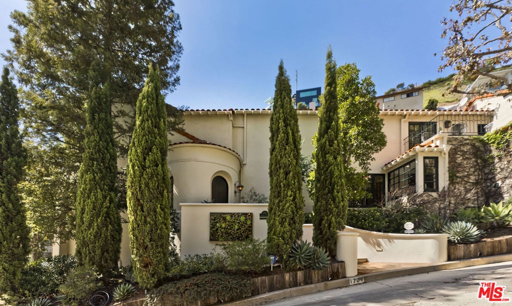 1701 Queens Court