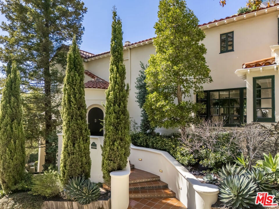 1701 Queens Court