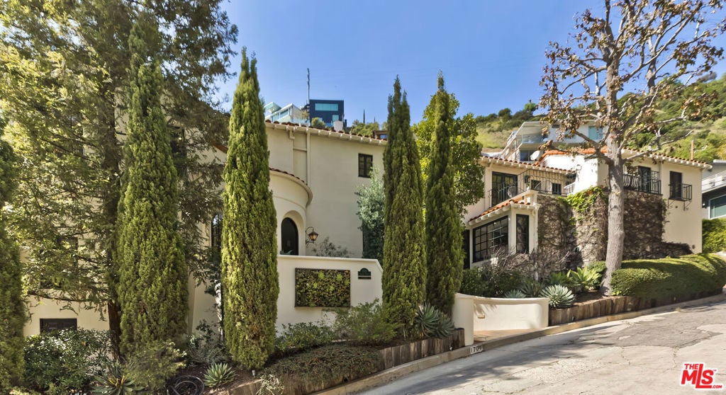 1701 Queens Court