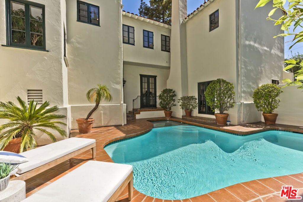 Photo of 1701 Queens Court, Los Angeles, CA 90069 (MLS # 26869793)