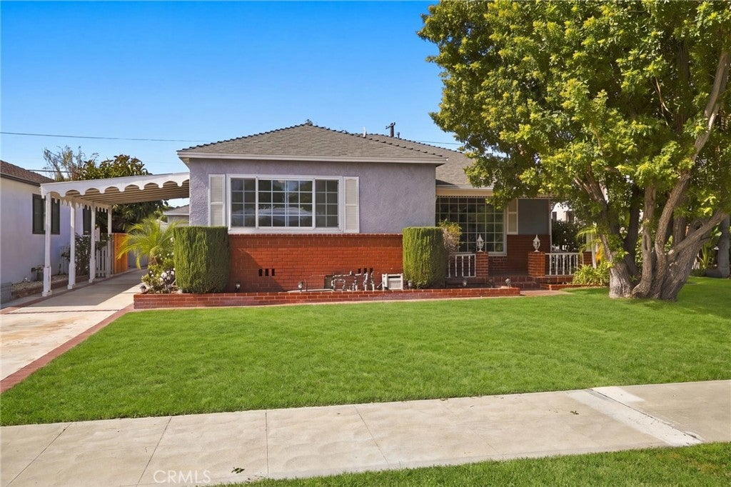 1717 N Pepper