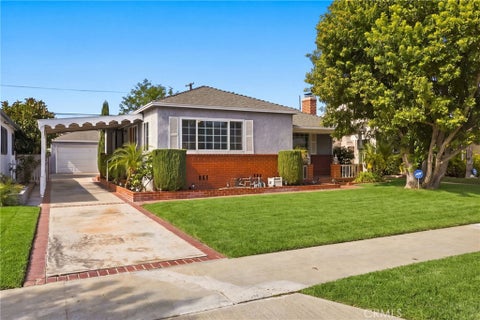 Photo of 1717 N Pepper ST, Burbank, CA 91505 (MLS # BB26226907)