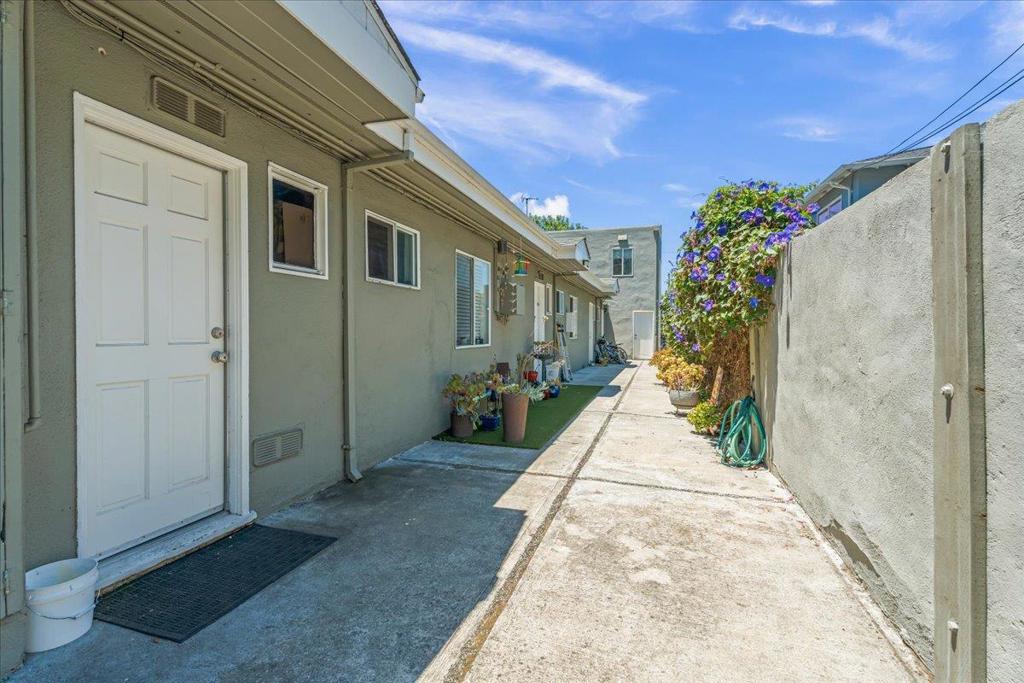 1129 Willow Road