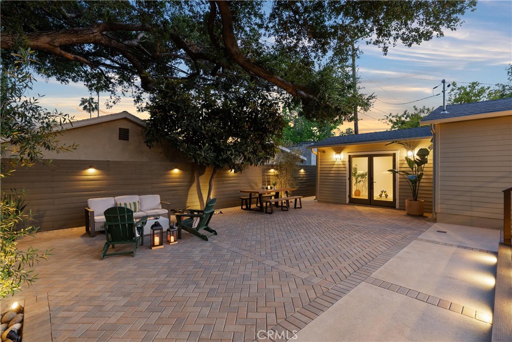 1700 Rose Villa