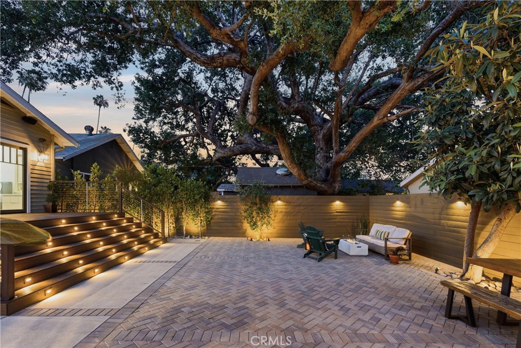 1700 Rose Villa
