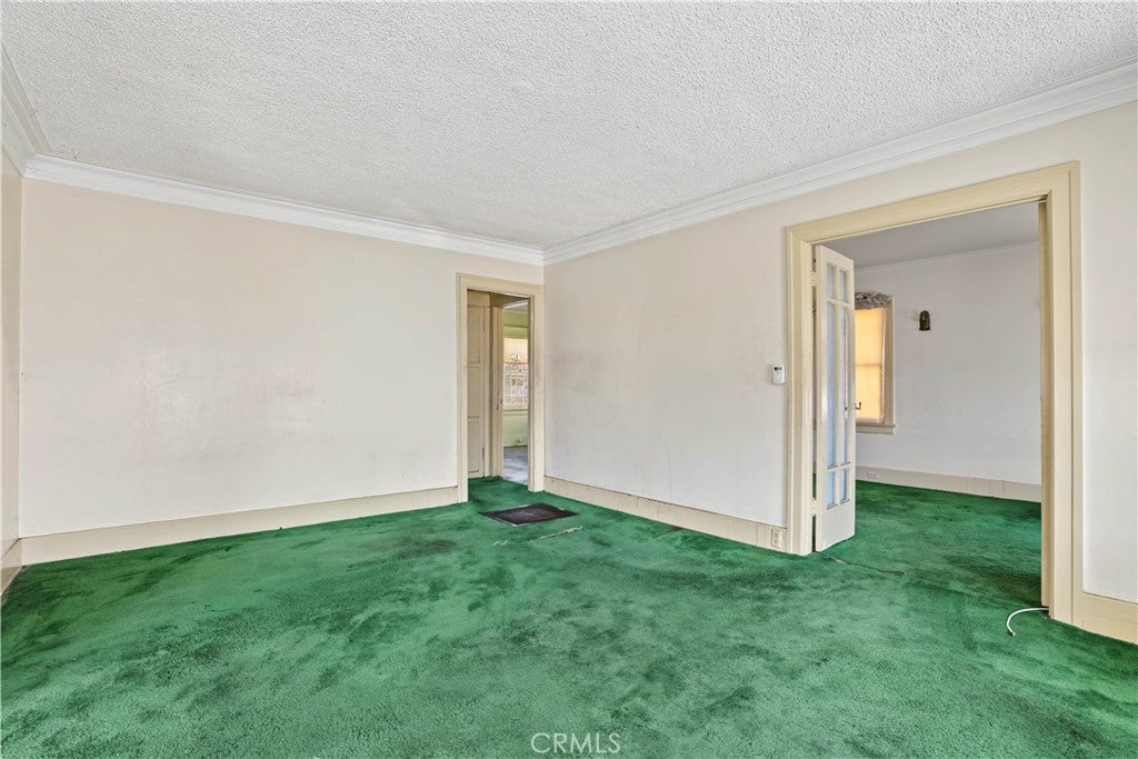 1023 W 73rd
