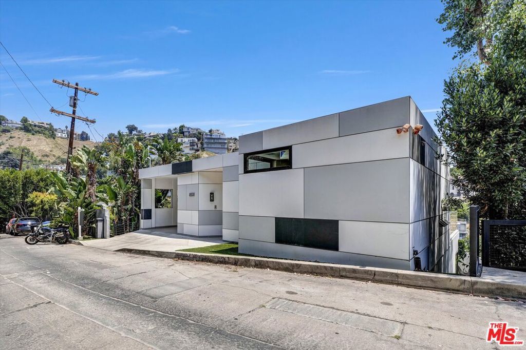 Photo of 8526 Hollywood Boulevard, Los Angeles, CA 90069 (MLS # 25560901)