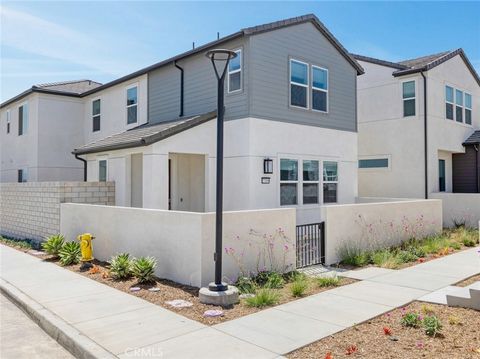 Photo of 27399 Fox Den Place, Valencia, CA 91381 (MLS # SR26144446)