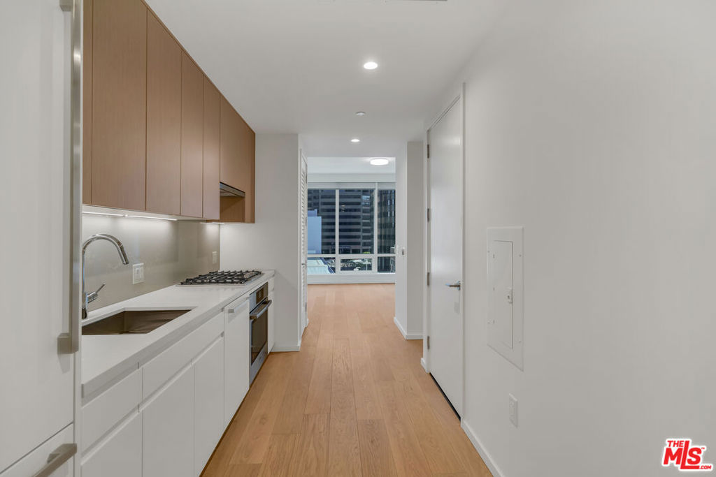 877 Francisco Street 1121