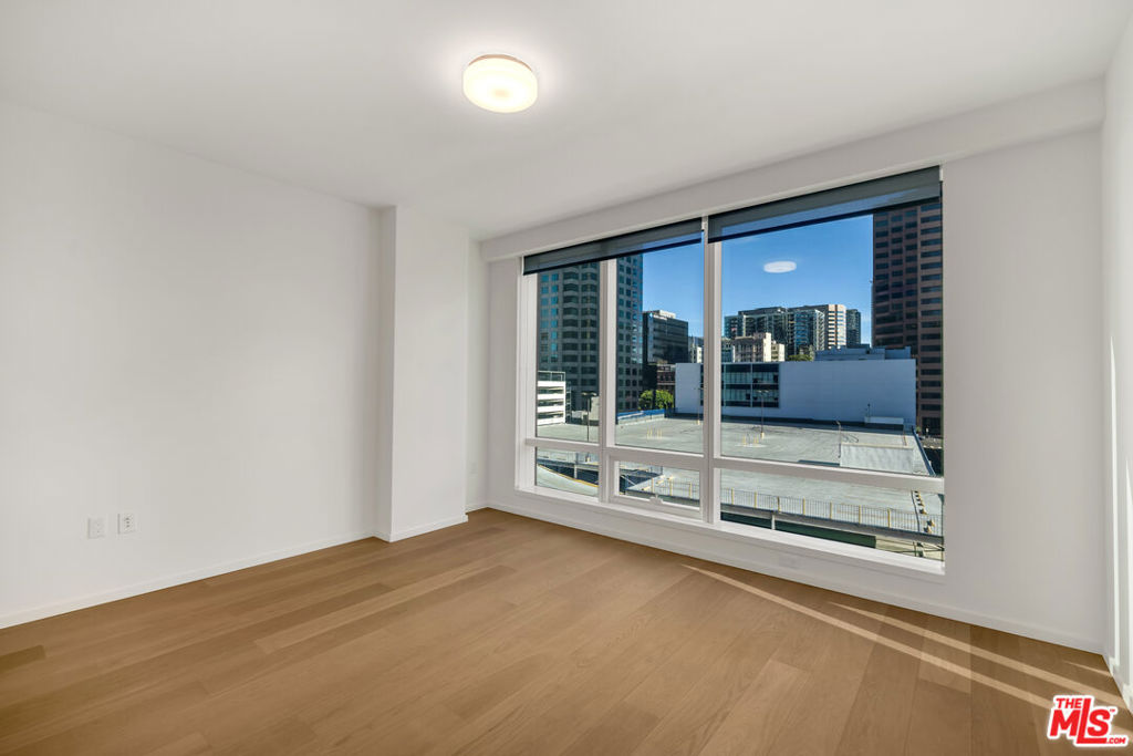 877 Francisco Street 1121