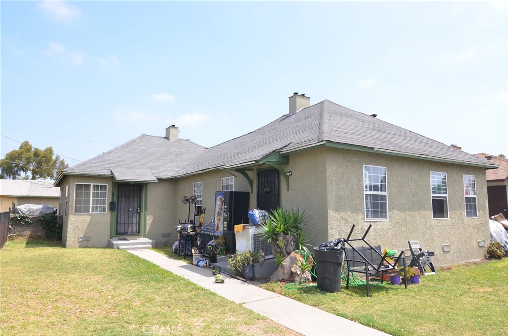 Fantastic Opportunity for Owner-Occupant or Investor!
This duplex features two separate units, each offering 2 bedrooms and 1 bathroom. Ideal for living in one and renting out the other, or as a strong income-producing investment. The property includes a 2-car garage with potential for ADU conversion (buyer to verify). Enjoy both a front yard and spacious backyard. Home is being sold in as-is condition. Don’t miss this great investment opportunity!"