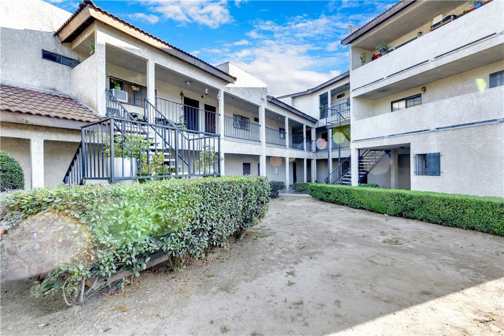 2121 El Paseo
