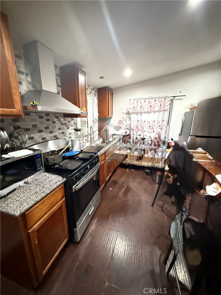 2191 Harbor Boulevard 3