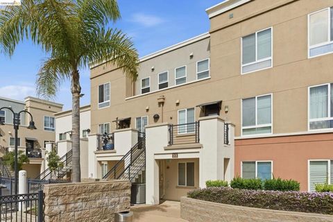 Photo of 88 E 6Th St St #313, Pittsburg, CA 94565 (MLS # 41129307)