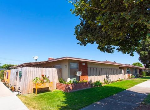 Photo of 754 N Shattuck Pl Pl, Orange, CA 92867 (MLS # OC25228450) Photo of 754 N Shattuck Pl Pl, Orange, CA 92867 (MLS # OC25228450)