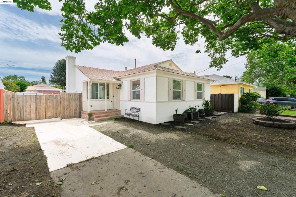 Photo of 666 Via Pacheco, San Lorenzo, CA 94580 (MLS # 41131265)