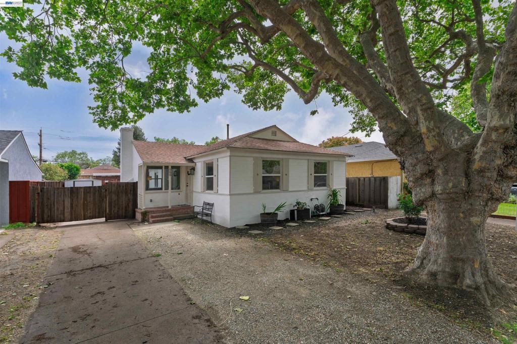 Photo of 666 Via Pacheco, San Lorenzo, CA 94580 (MLS # 41131265)