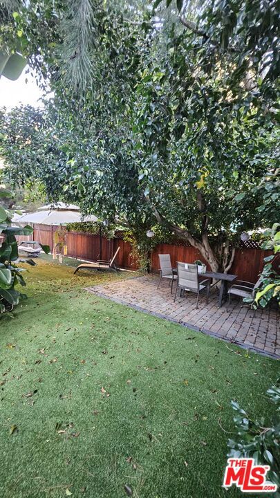 11123 Cumpston Street