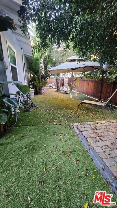 11123 Cumpston Street