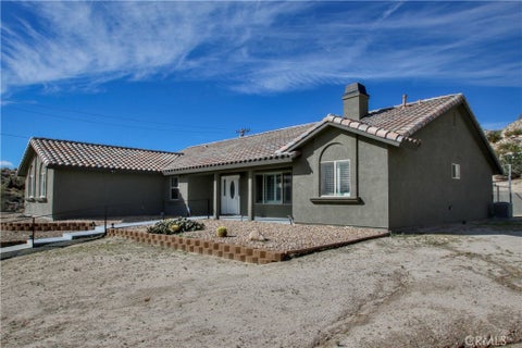 Photo of 6202 Mandarin Road, Yucca Valley, CA 92284 (MLS # JT26172300)