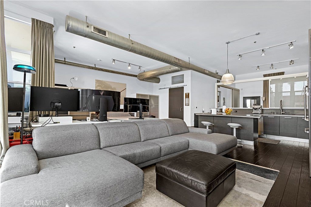13320 Beach 203