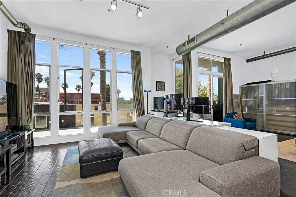 13320 Beach 203