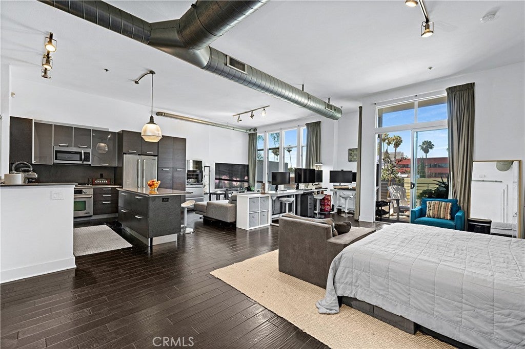 13320 Beach 203