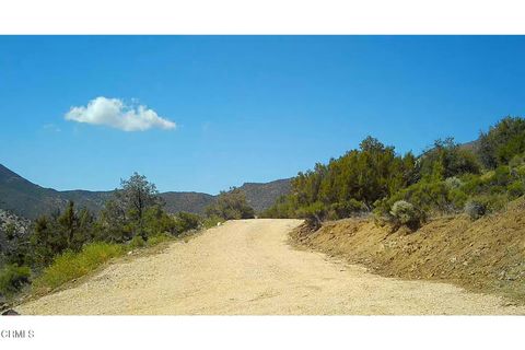 Photo of 25408 Stable Street, Tehachapi, CA 93561 (MLS # V1-36329)