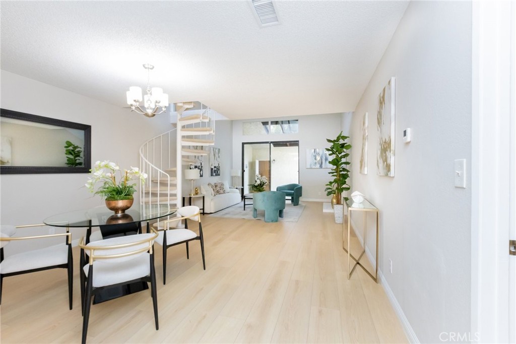 768 W Foothill