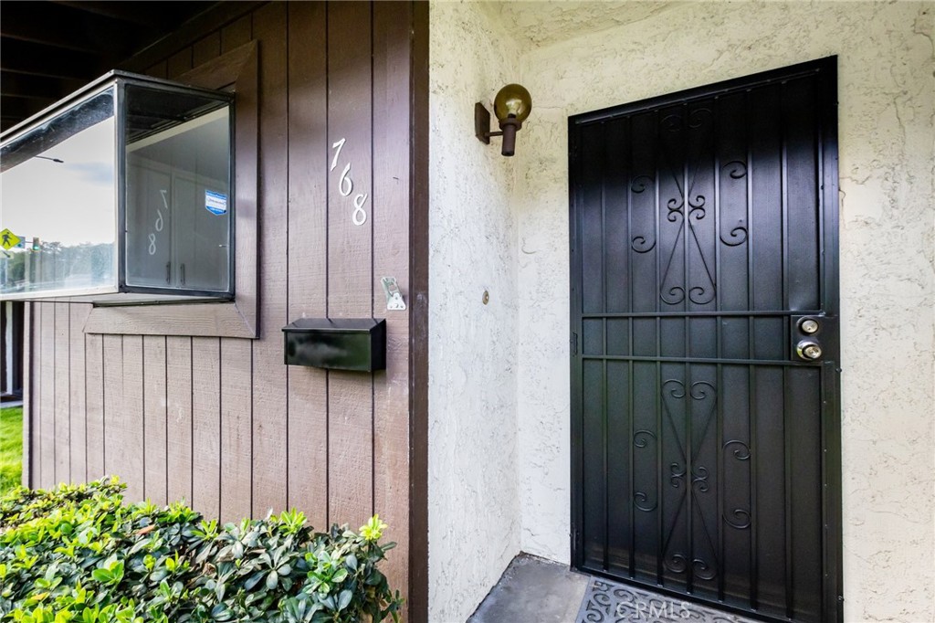 768 W Foothill