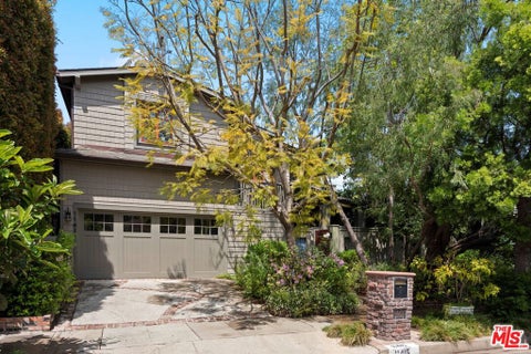 Photo of 11415 Albata Street, Los Angeles, CA 90049 (MLS # 26104067)