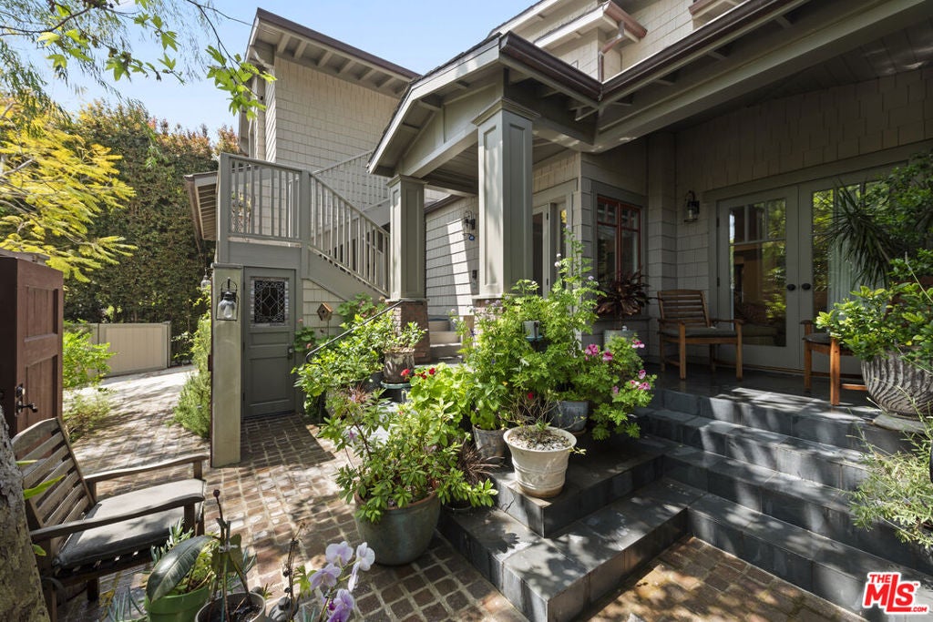 Photo of 11415 Albata Street, Los Angeles, CA 90049 (MLS # 26104067)